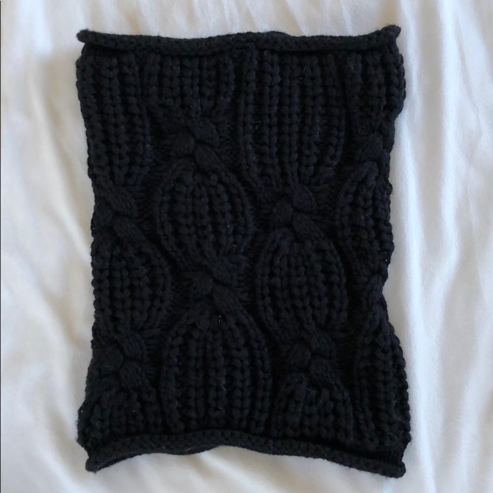 Black knit scarf